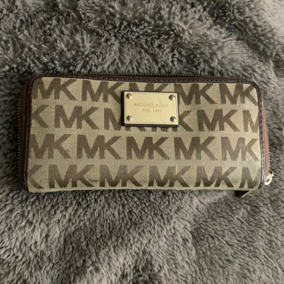 Michael kors wallet